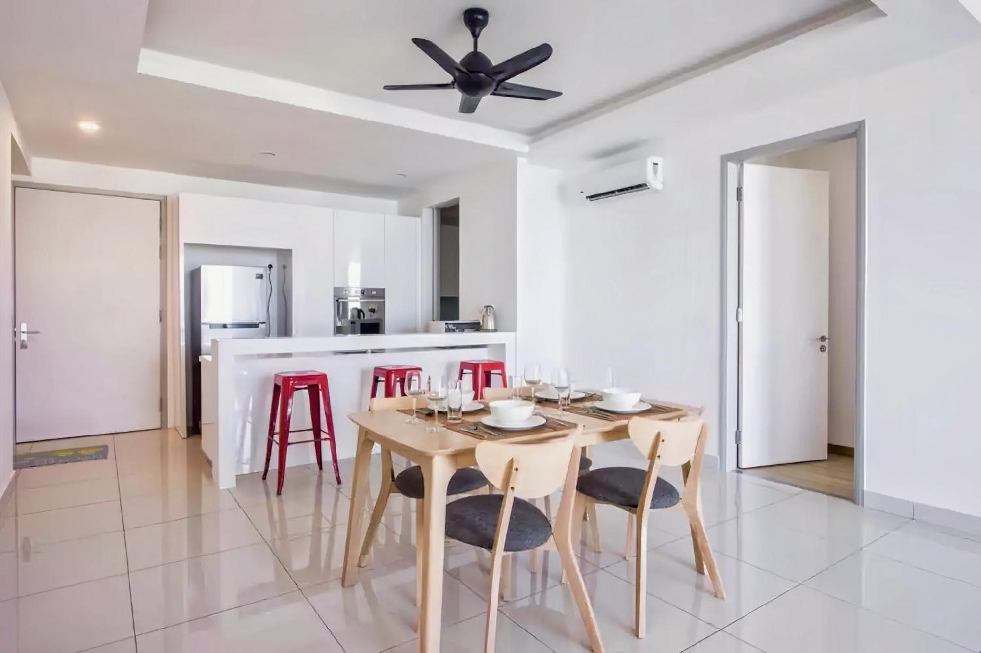Seaview Suites Penang George Town Bagian luar foto
