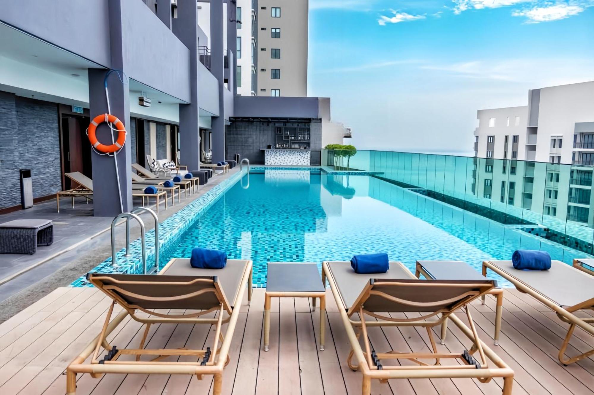 Seaview Suites Penang George Town Bagian luar foto
